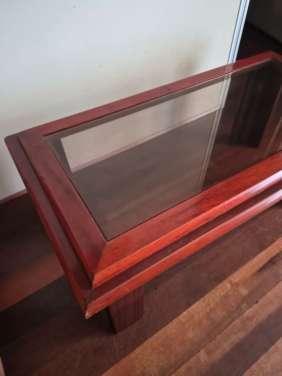 Mesa com tampo de vidro