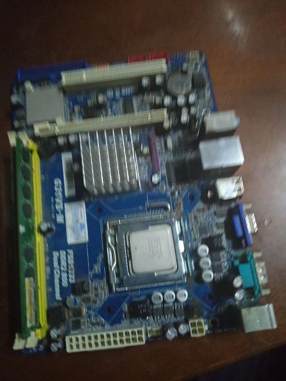 2 placas mãe as 2 com processadores e 4 GB em cada a,uma com i5 e outra com dua-lcore - Foto 5