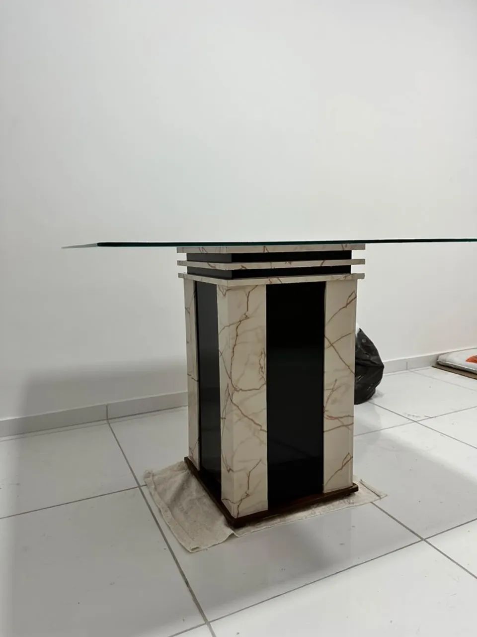 Mesa de Jantar - Quatro cadeira  - Foto 2