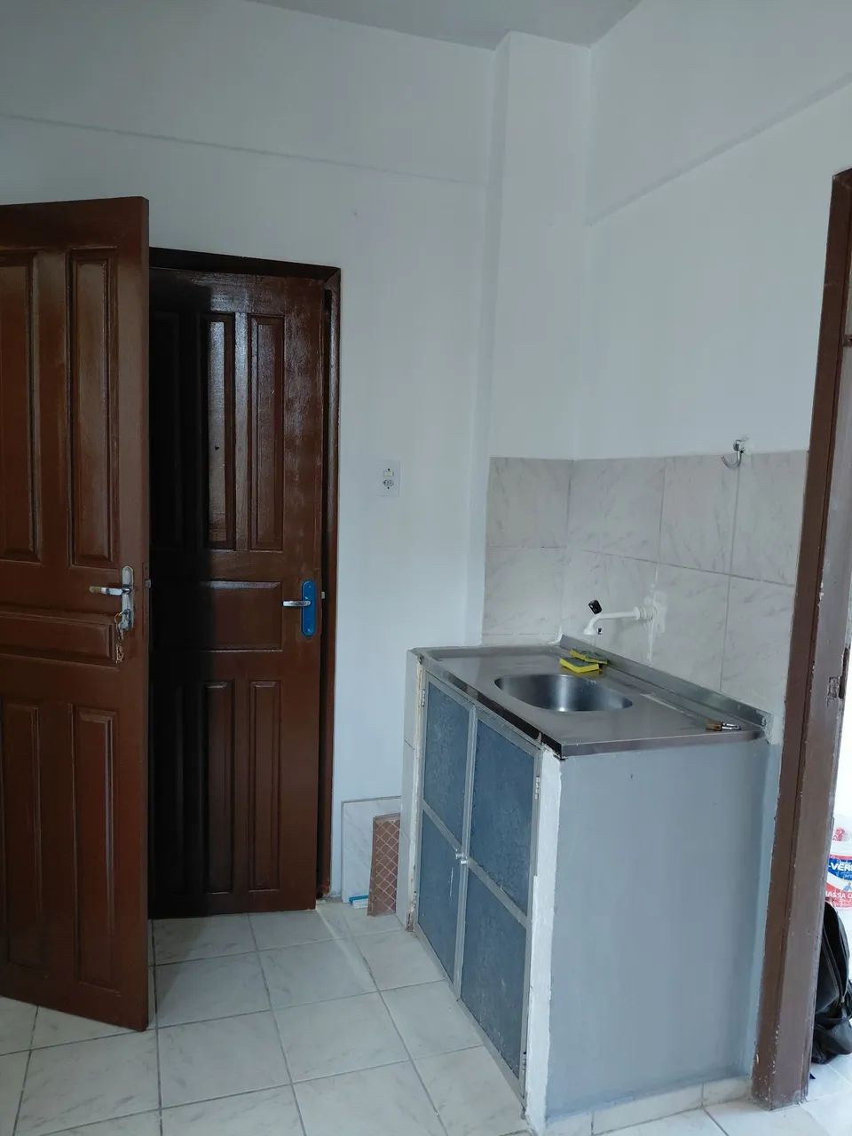 Aluga-se apartamento edificio Nuno Alvarez ( comercio) R$ 1.400,00