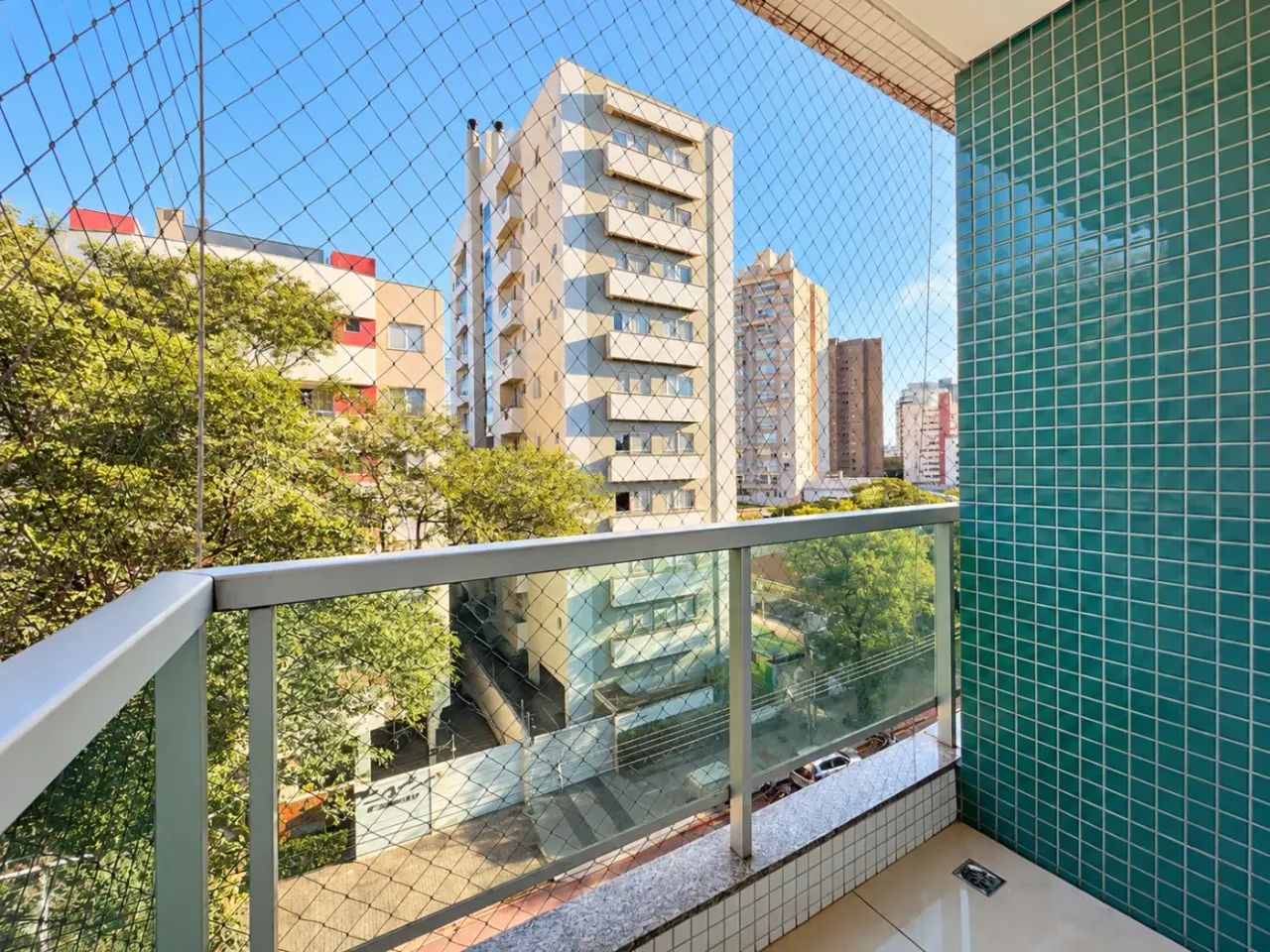 Apartamento com Planejados no Quarto e Cozinha, Eletros e Ar-Condicionado | Zona 07 - Foto 5