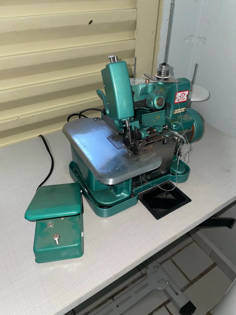 Vendo máquina Overlock Mercury 110v 