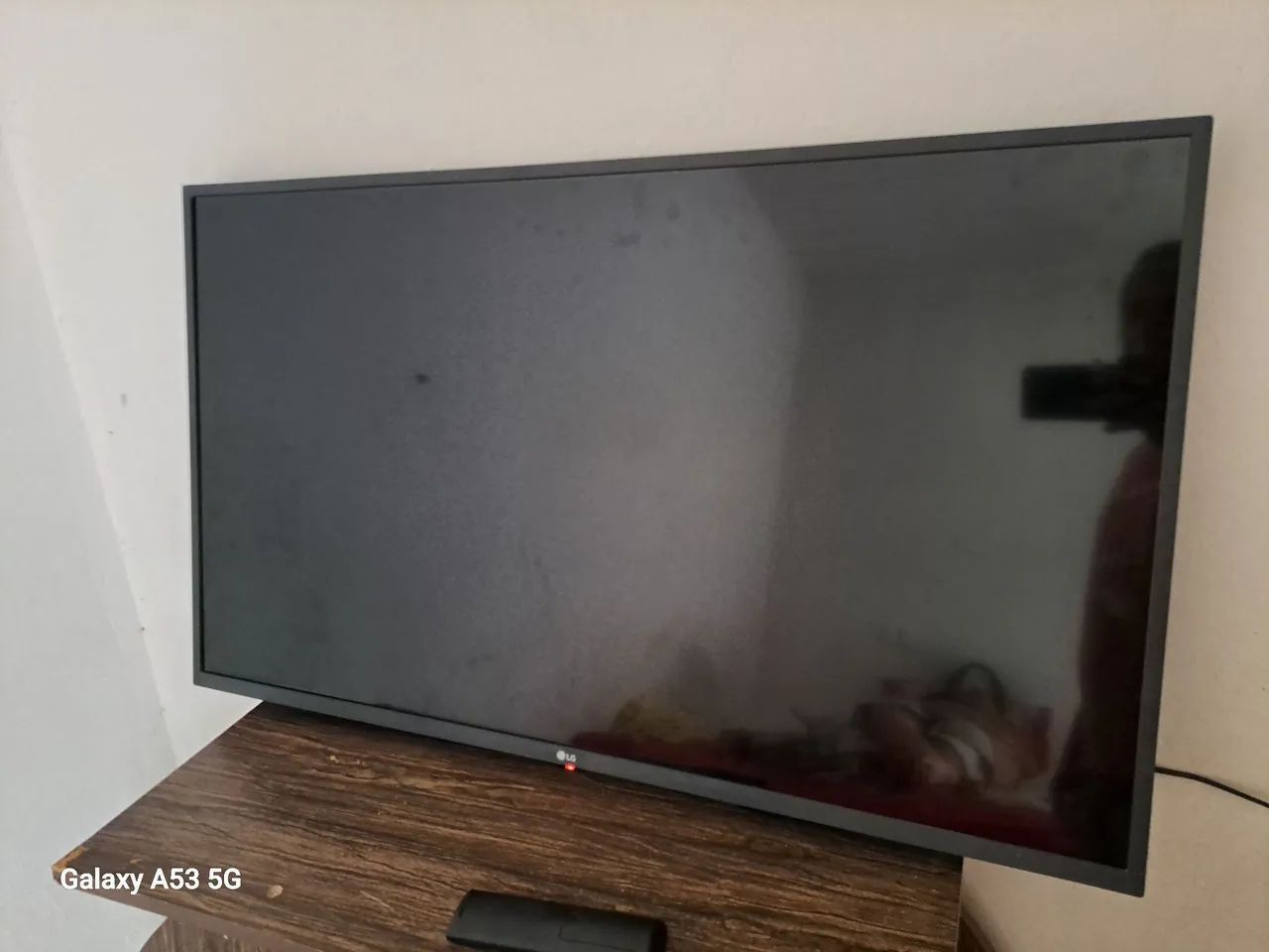 Vendo TV 43 polegadas smart semi nova moro em lagarto valor negociável zap *