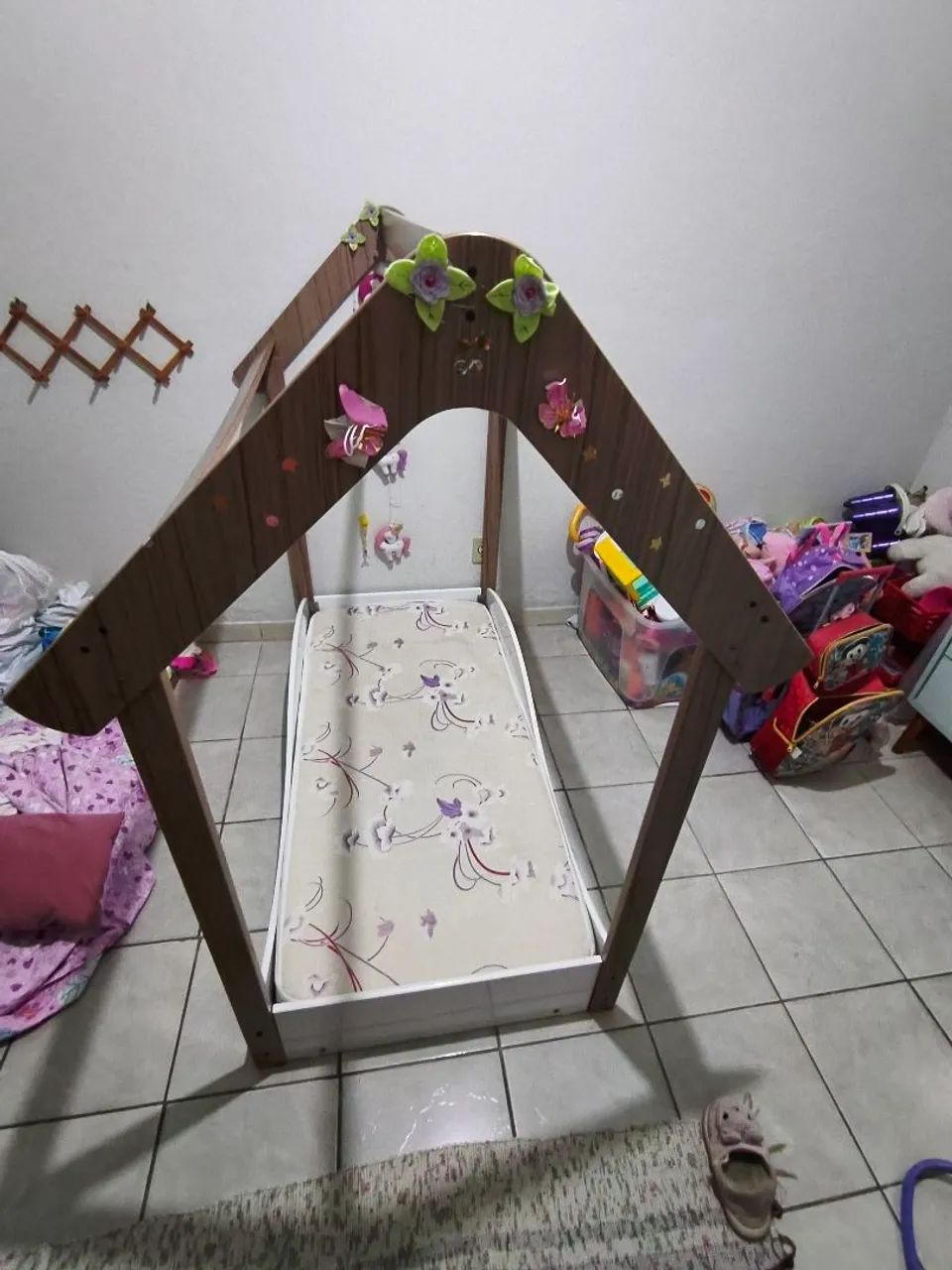 Vendo cama montessoriana com colchão. - Foto 2