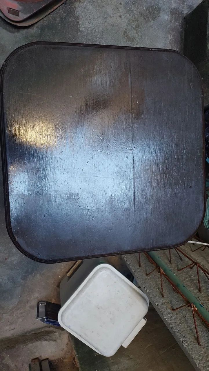 Mesa de canto madeira maciça trabalhada.  - Foto 5