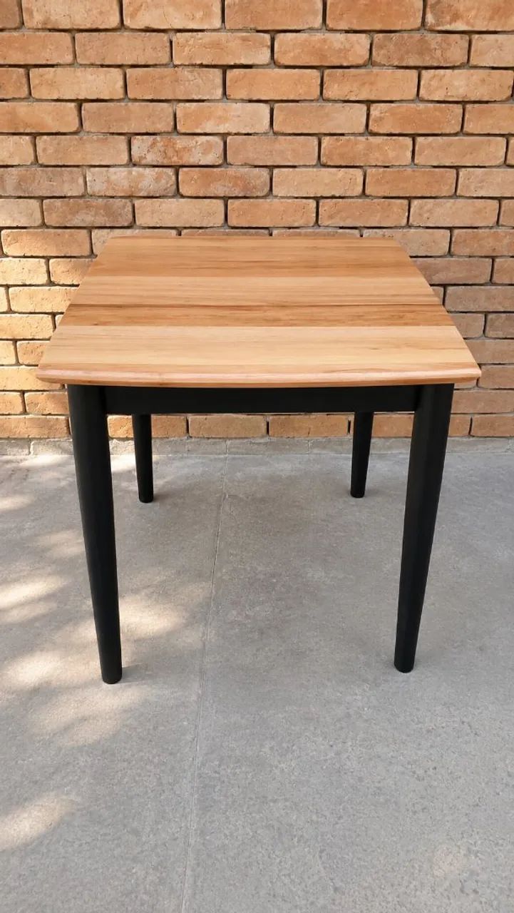 Conjunto Mesa de madeira com 4 cadeiras de madeira  - Foto 2
