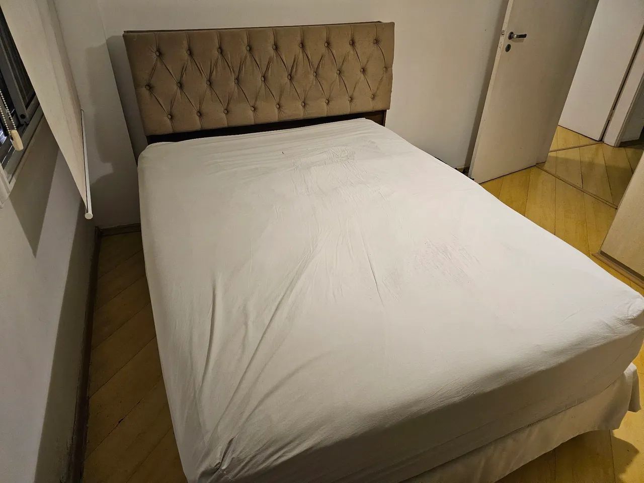 Cama box + colchão Queen (R$750)