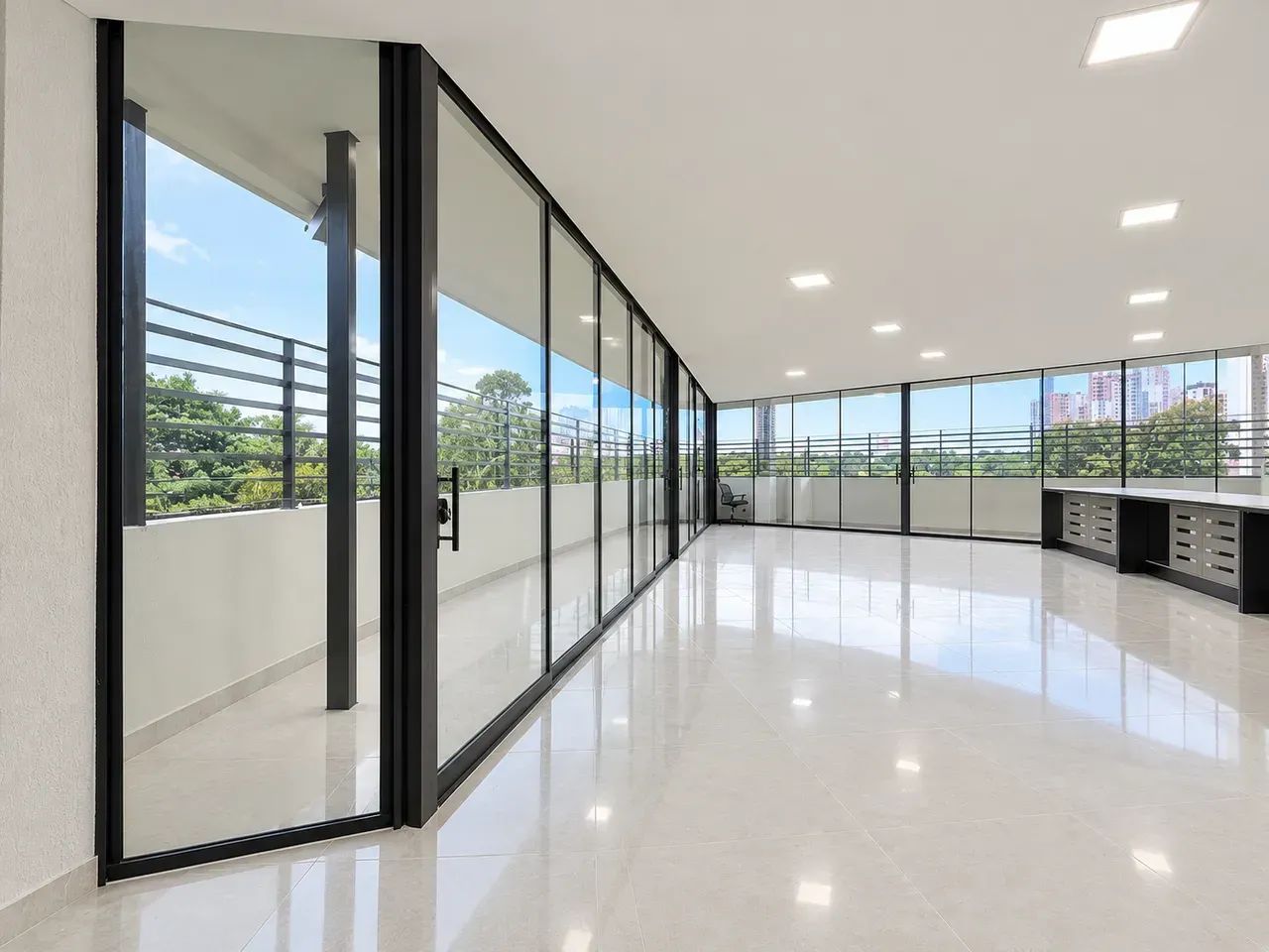 Imóvel comercial para aluguel com 1600 m² na Zona 08 Maringá PR com estacionamento interno - Foto 3