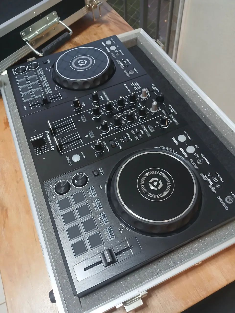 Ddj400 com case novos!