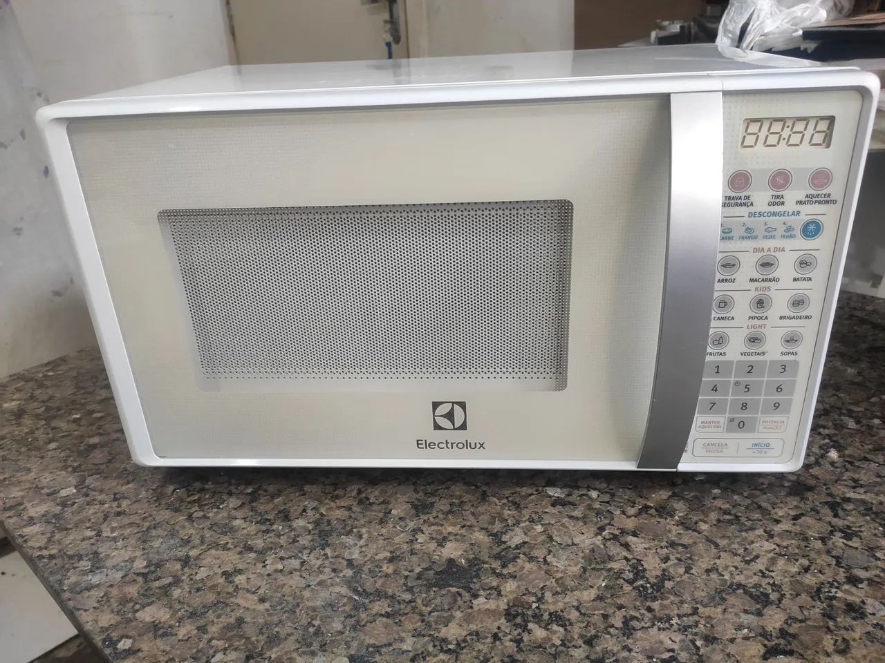Microondas Eletro lux 20 litros com garantia de 3 meses. - Foto 2