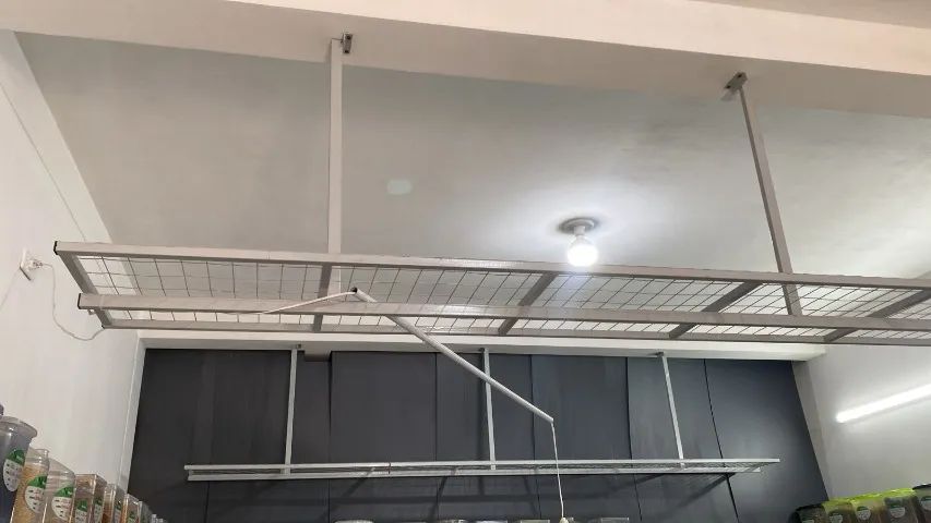 PRATELEIRAS DE TETO ARAMADOS - Foto 2