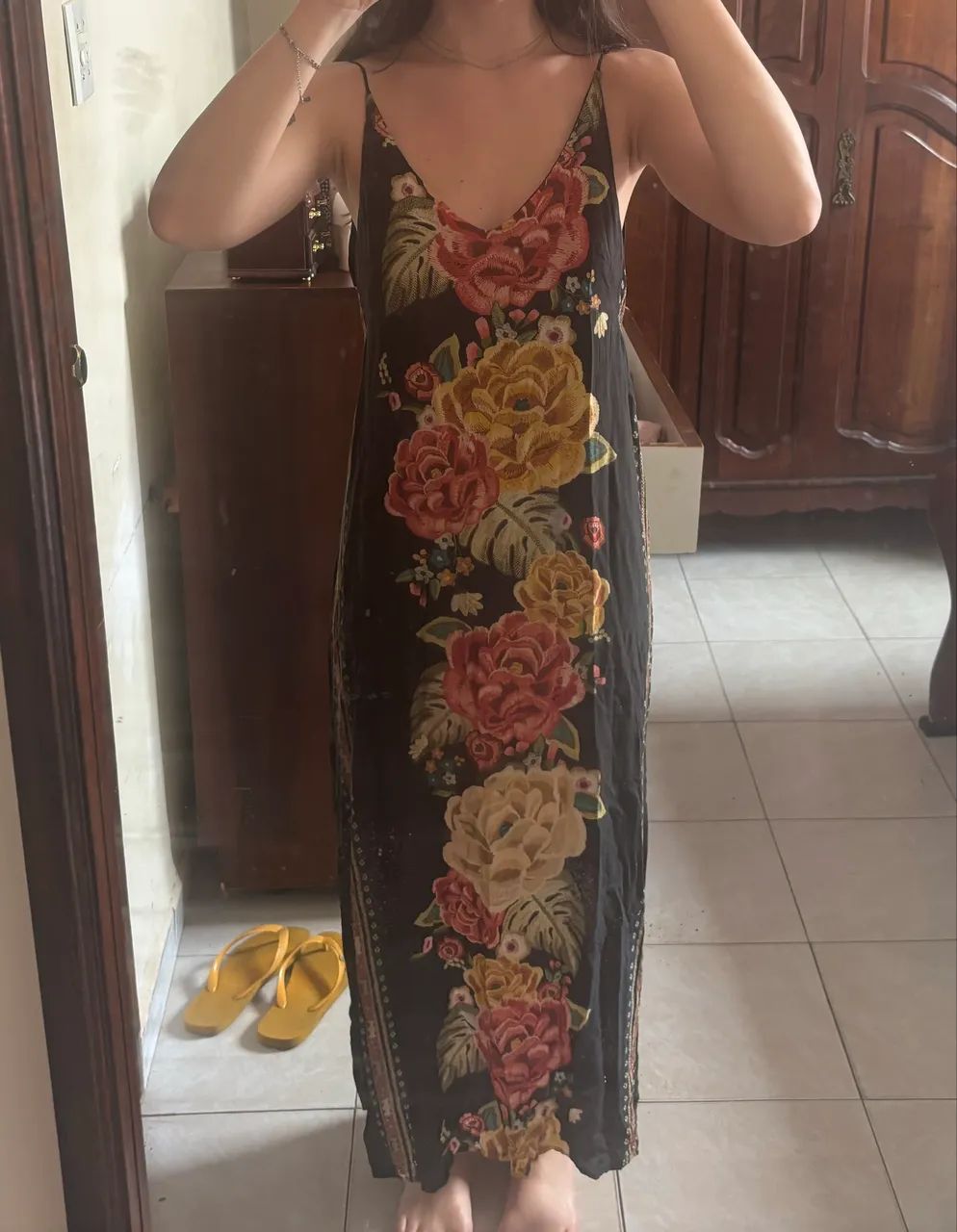 Vestido Farm M preto com fendas laterais  - Foto 4