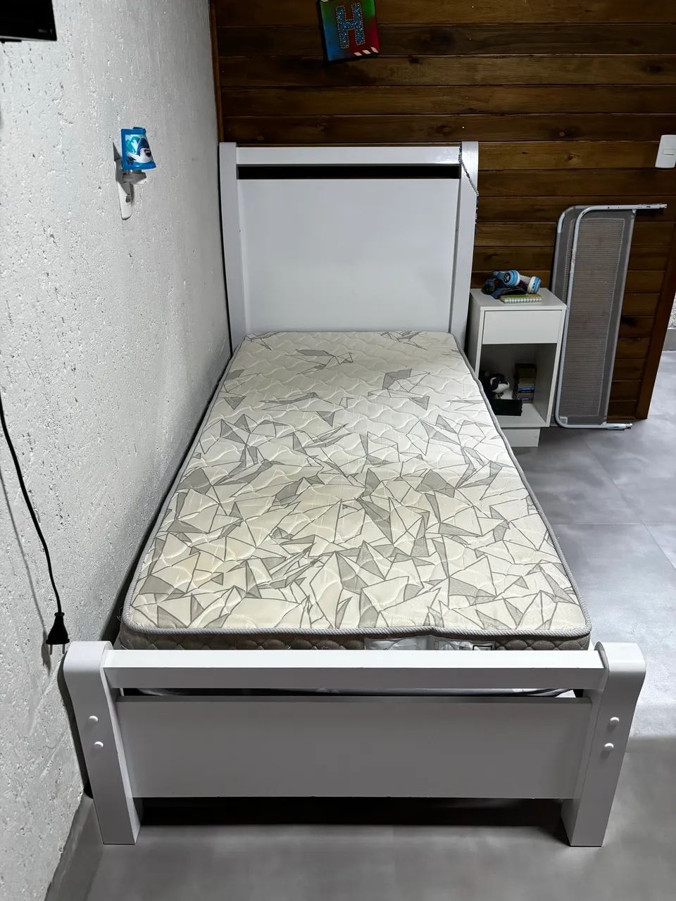 Vendo duas Camas Solteiro com colchão 