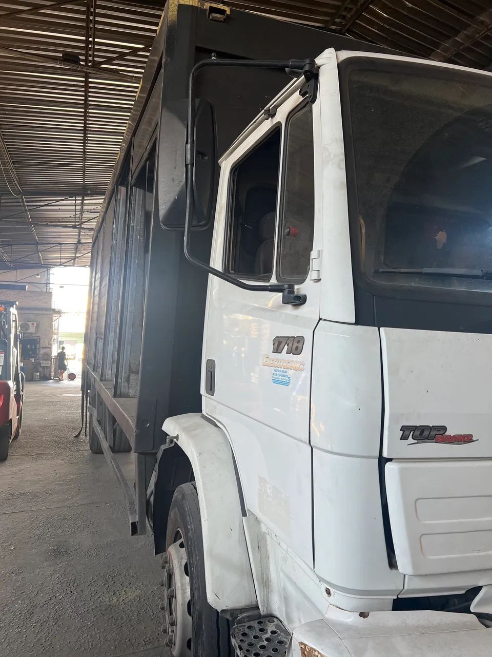 Vendo M.BENZ/1718 10 BAIAS - Foto 2
