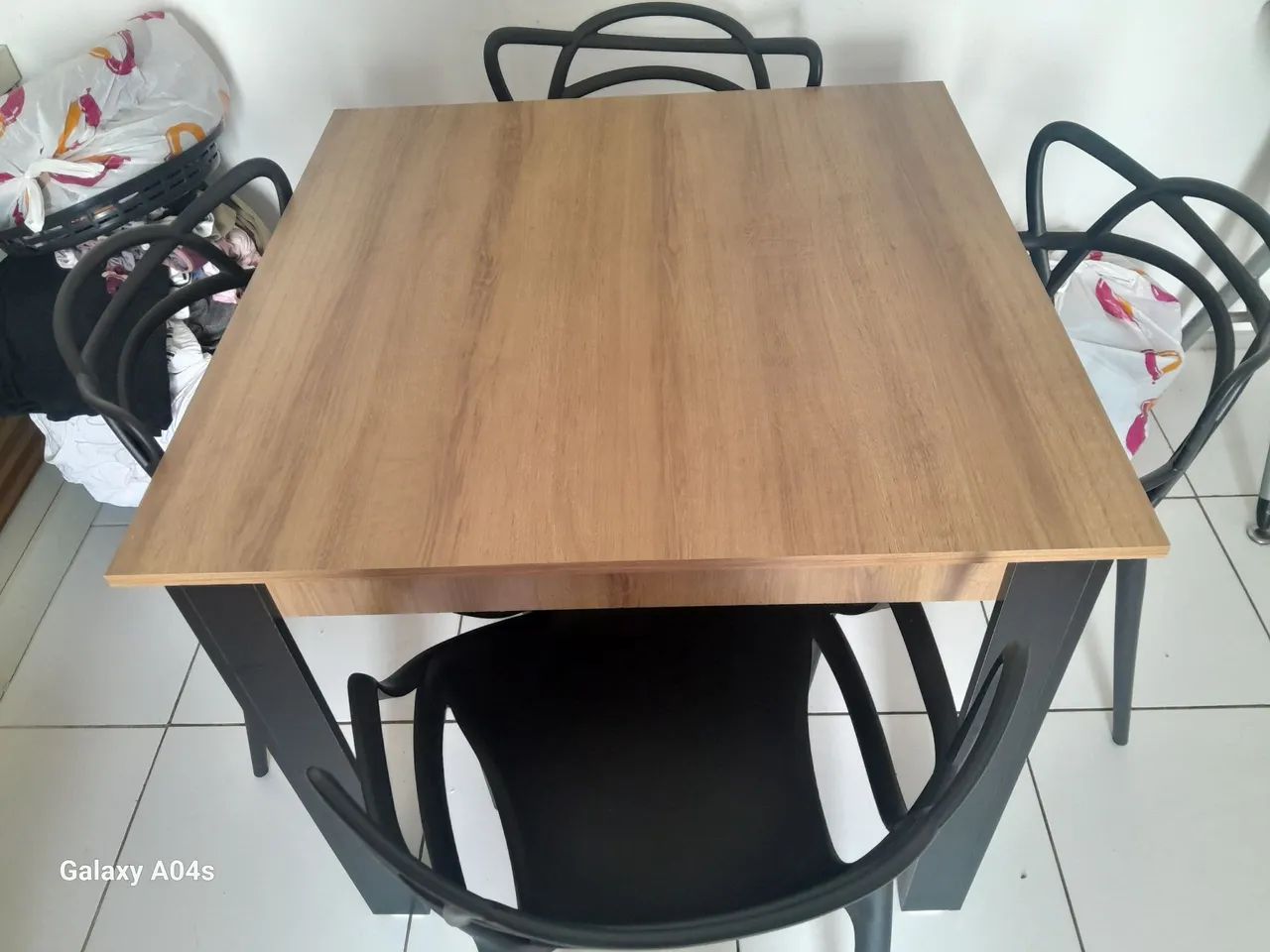 Conjunto de mesa e cadeiras 