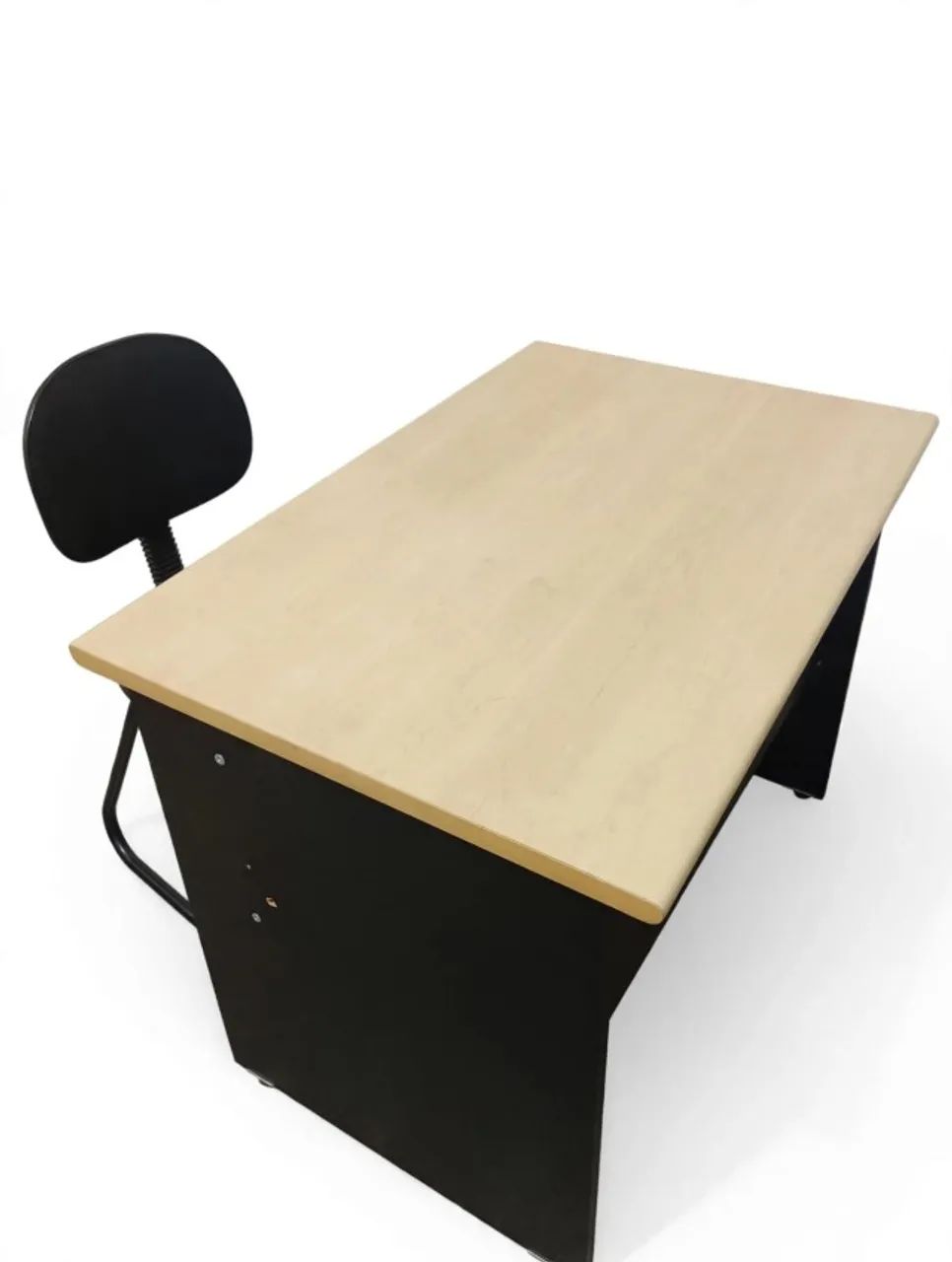 Conjunto de Mesas e Cadeiras para Escritório