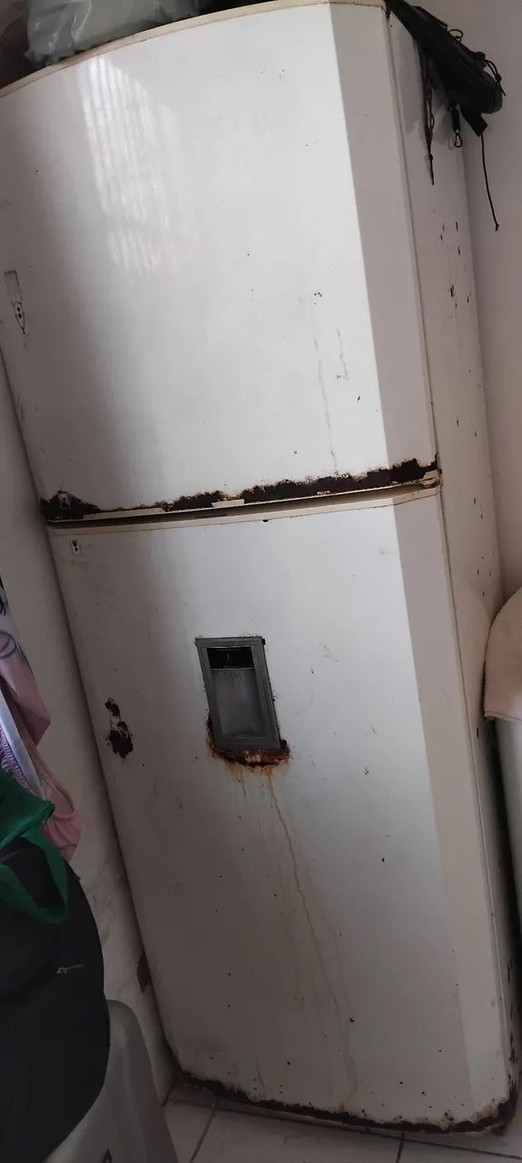 Vendo uma geladeira