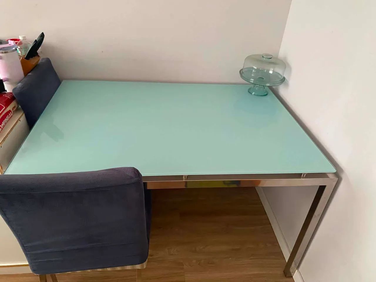 Mesa de vidro com 4 cadeiras  - Foto 2