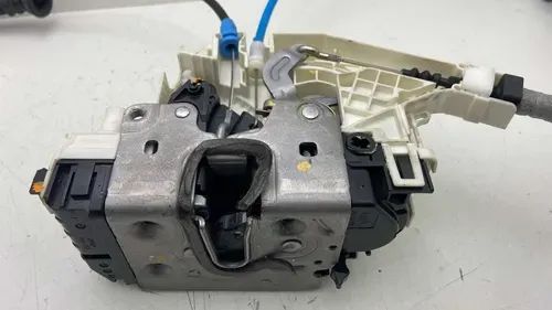 Fechadura Porta Tras Esq Mercedes Benz C180 2013 - Peças para