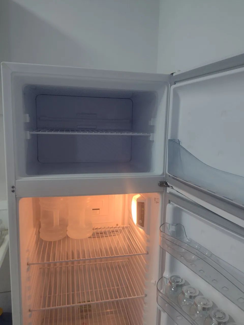 Consul Refrigerator with Defrost Function494540687137187841
