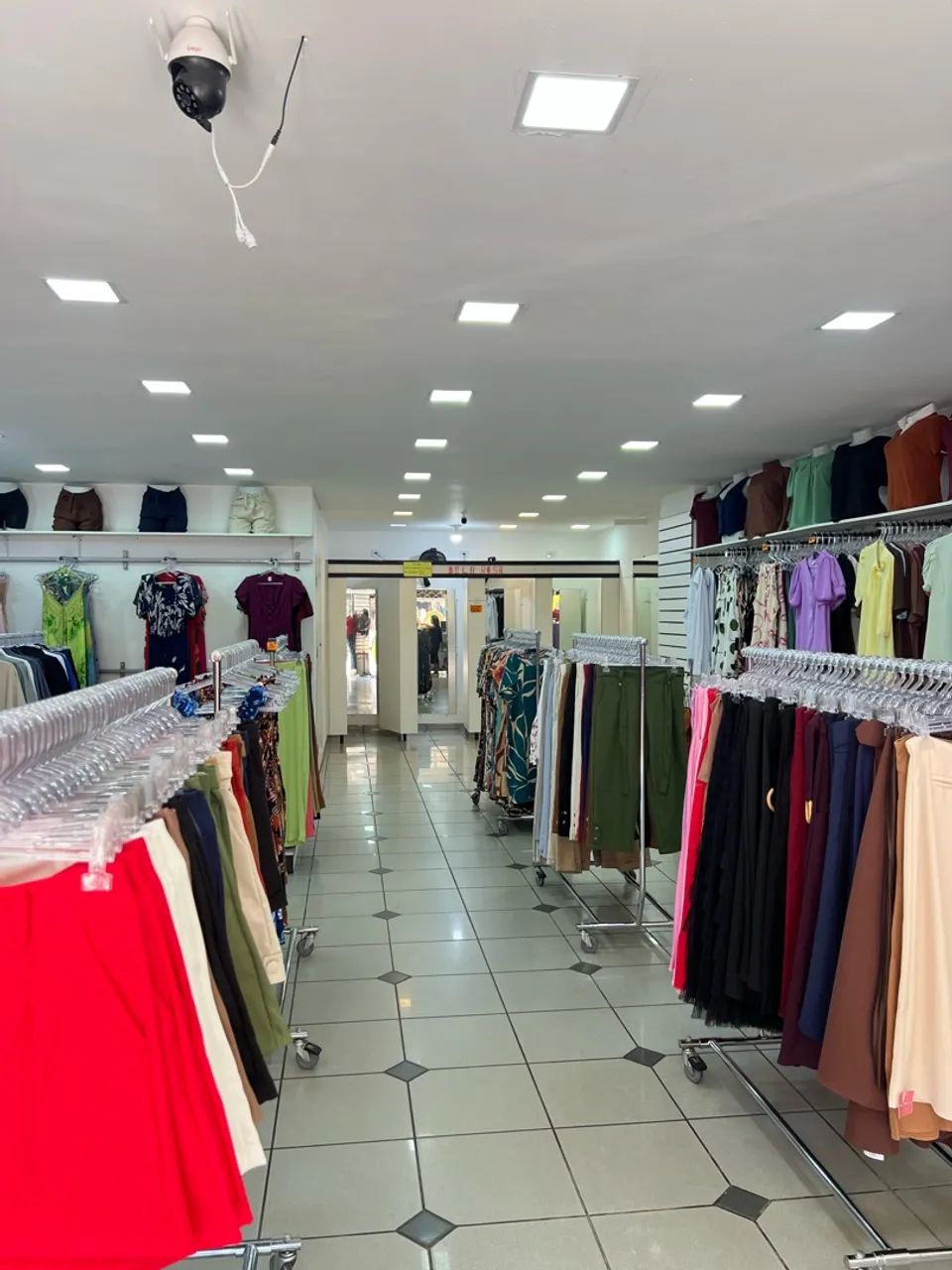 Passo loja com tudo dentro