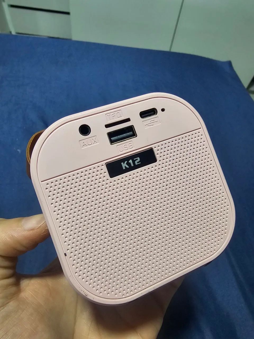 Mini Caixa de Som Karaokê K12 Bluetooth + 2 Microfones Sem Fio (Rosa) - Foto 3