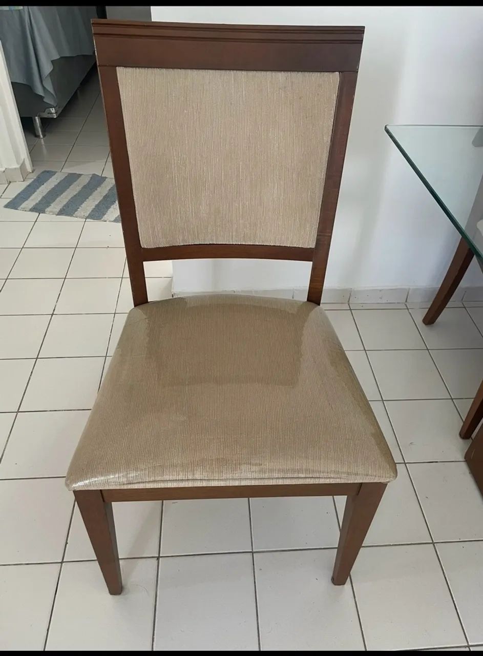 Mesa madeira com tampo de vidro com 6 cadeiras  - Foto 3