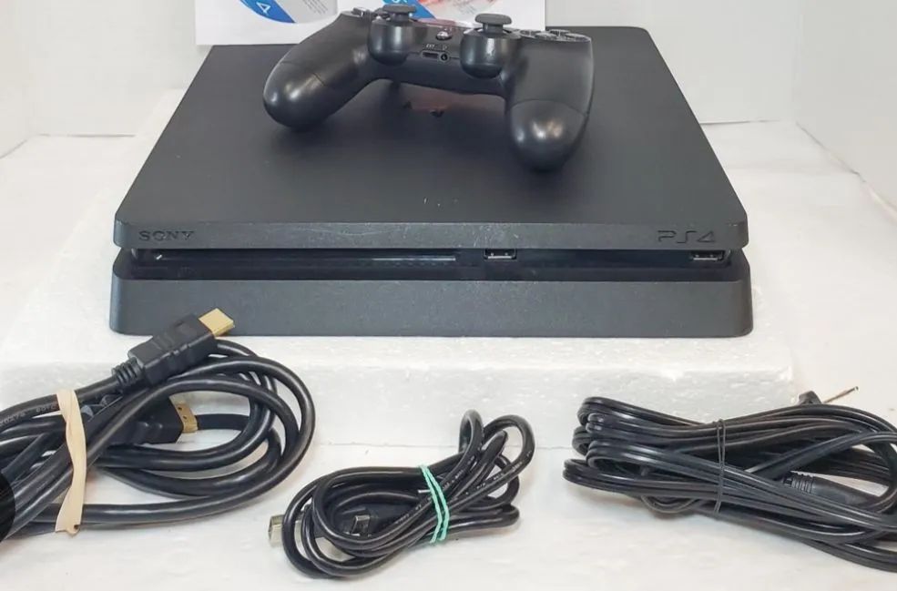 Vendo console Playstation 4 slim