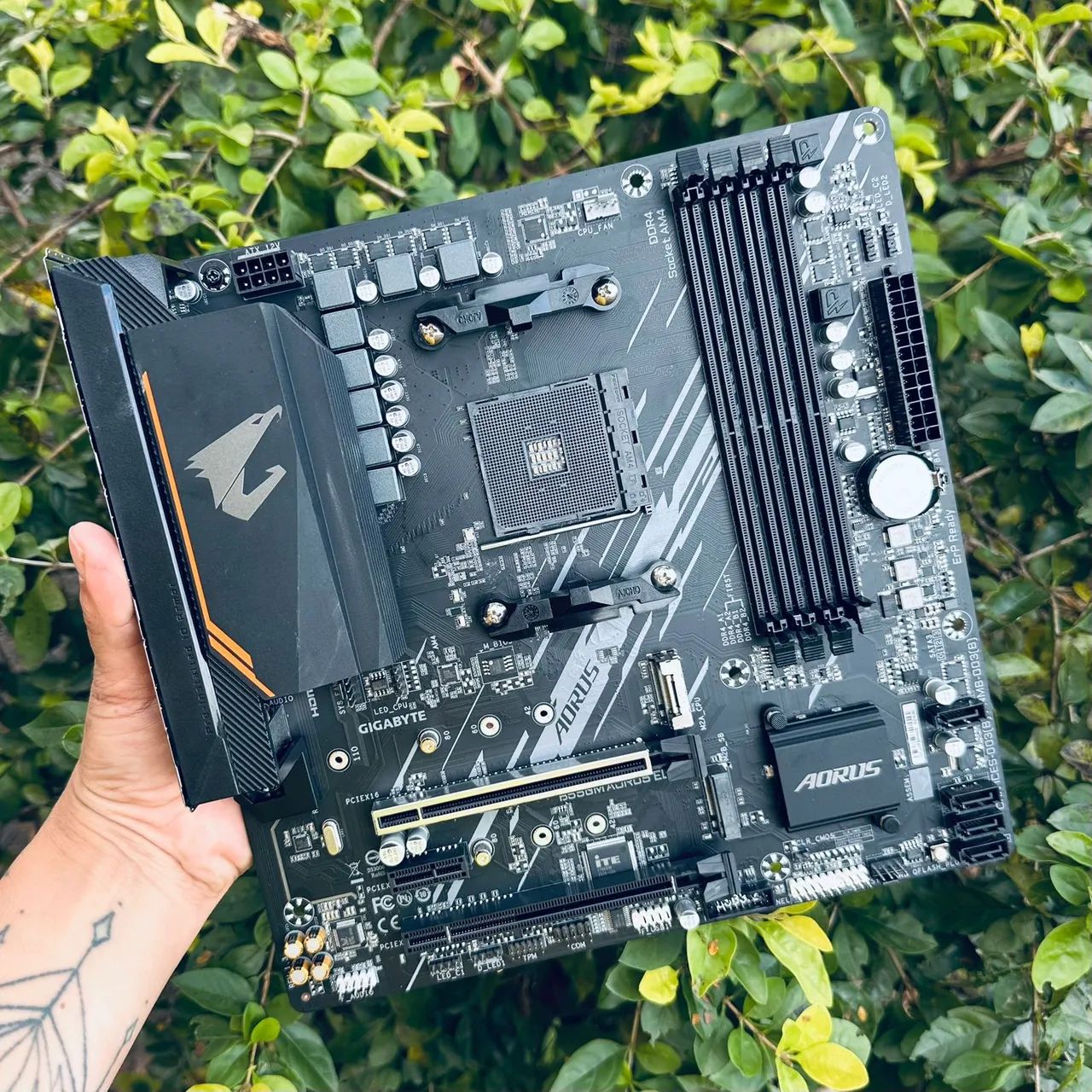 Placa mãe AM4 AORUS ELITE b550 - Foto 3