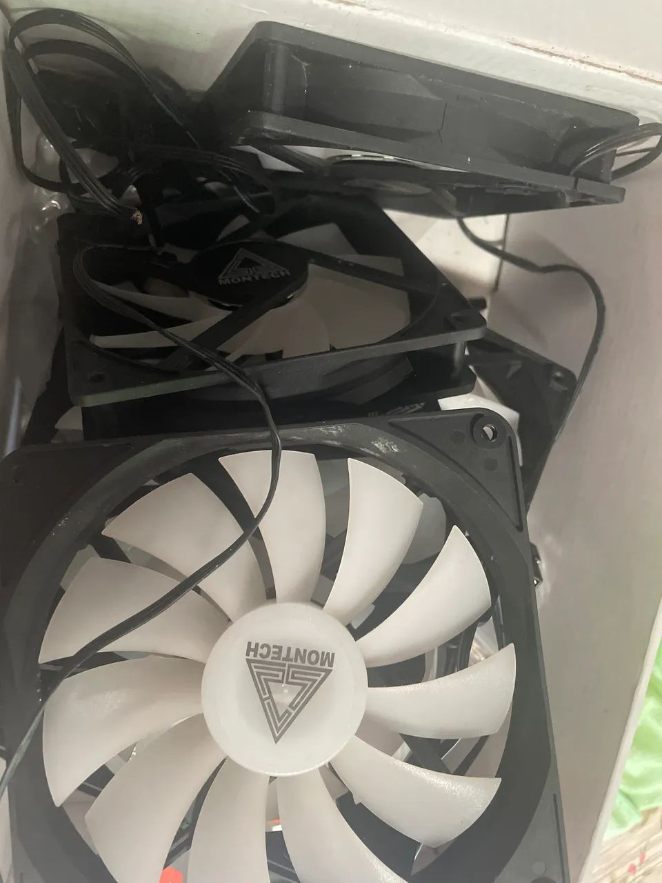 Fan montech em perfeito funcionamento 