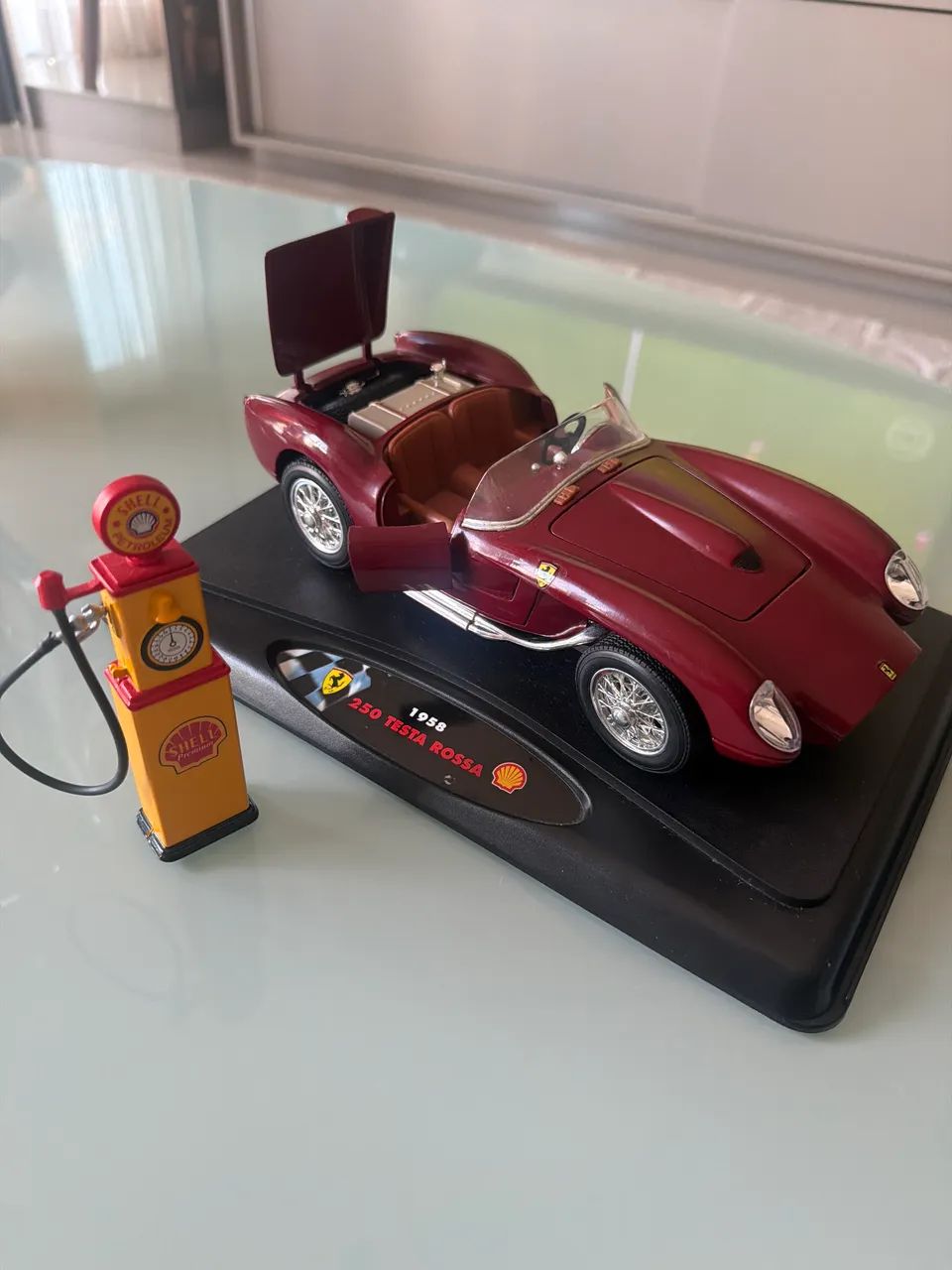 Ferrari 250 Testa Rossa 1958 1:18 Shell | Base + Bomba