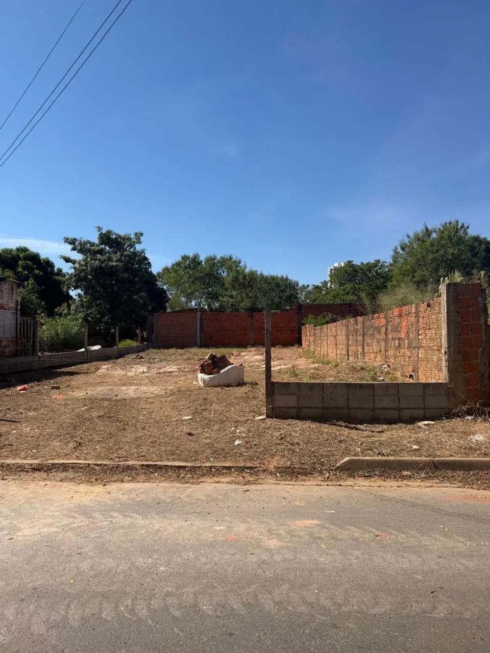 Vende-se terreno de 360m2 no bairro Monte Libano em Cuiabá MT 
