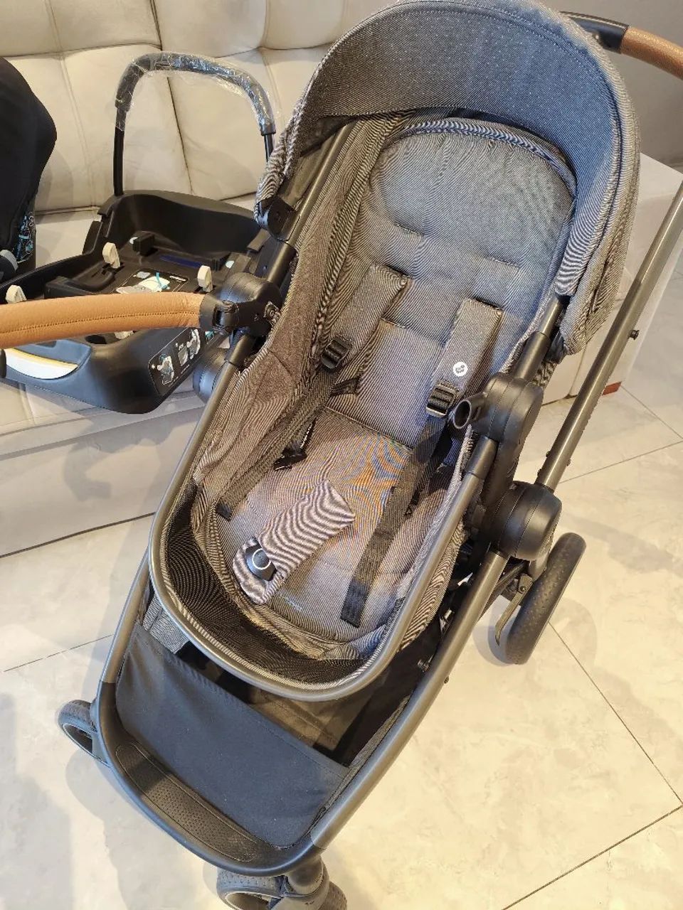 Carrinho de bebê com bebê conforto Anna 3 Trio - Foto 5