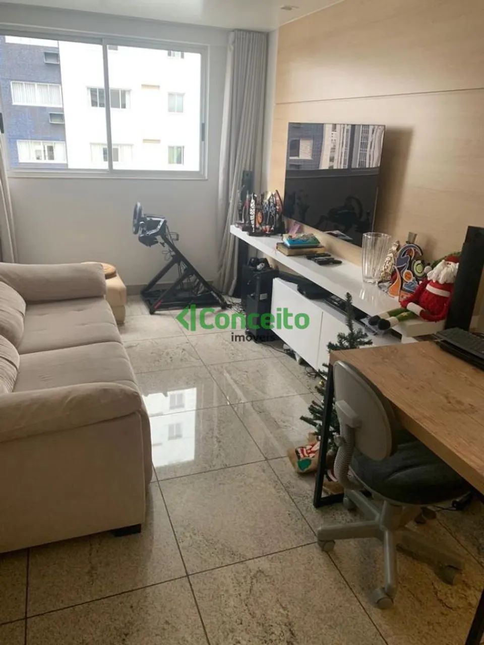 ÓTIMO APARTAMENTO, MOBILIADO COM ARMÁRIOS, GELADEIRA, MICROONDAS, COIFA E MESA. - Foto 2
