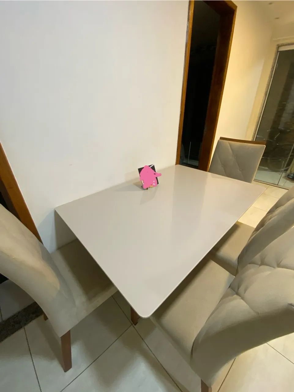Vendo mesa com 4 cadeiras 