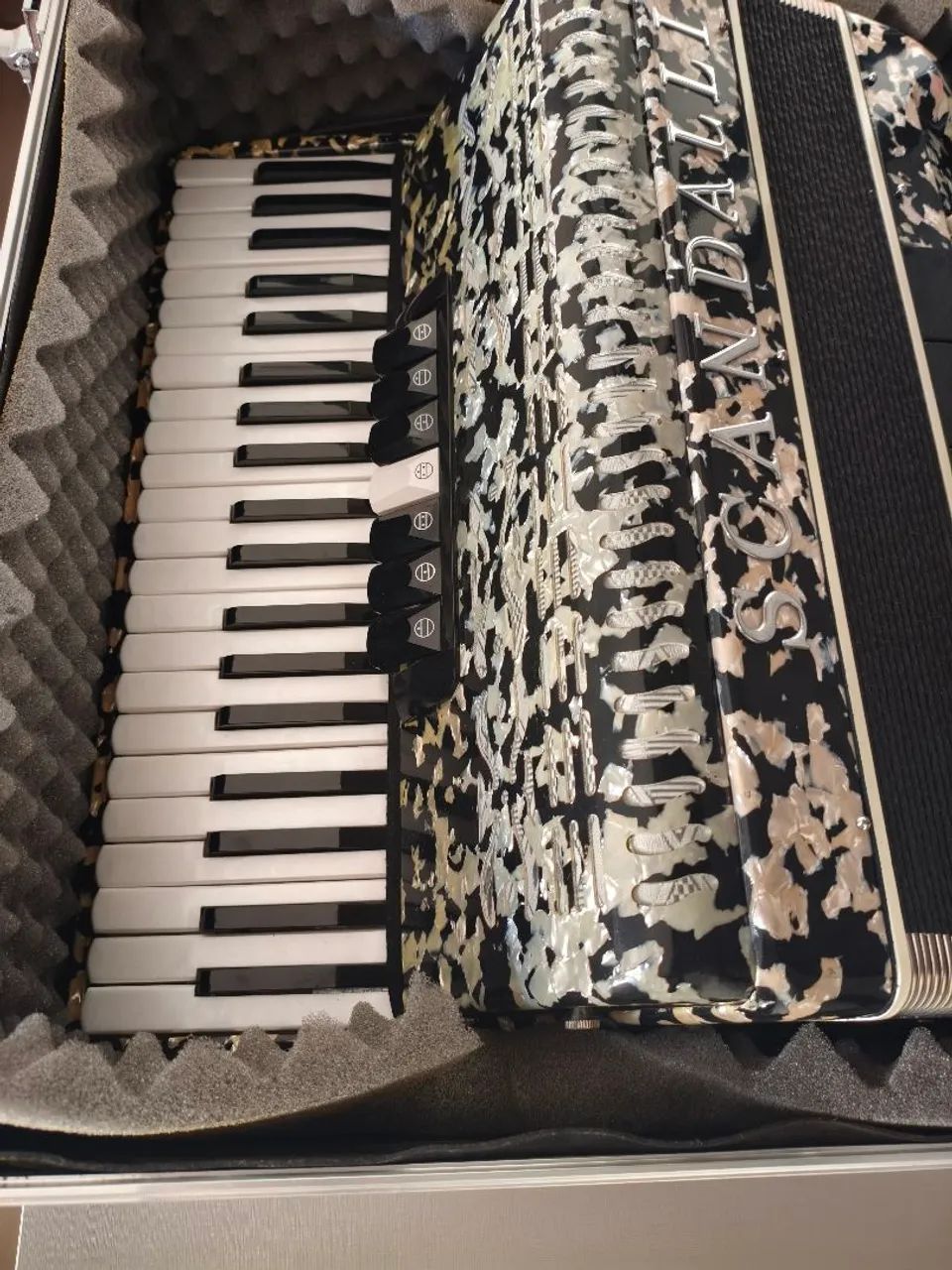 Acordeon nova na caixa - Foto 4