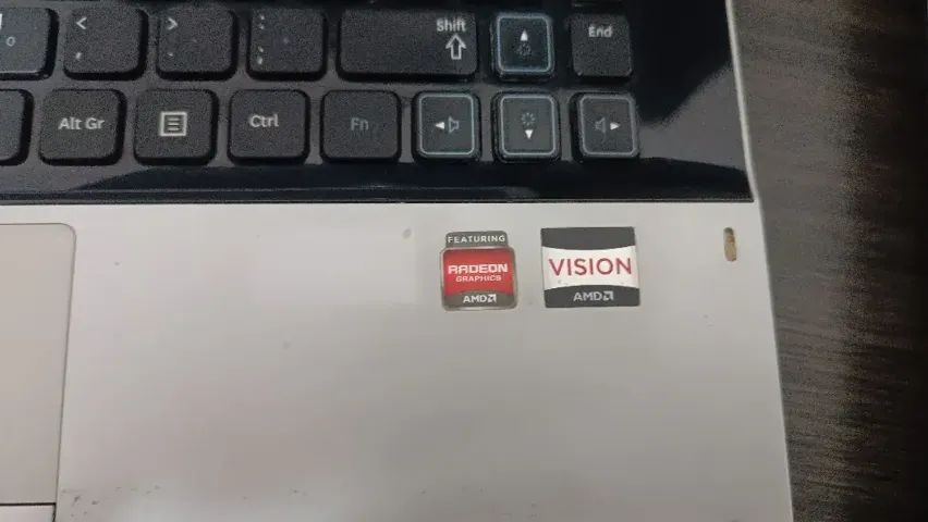 Vendo Notebook Samsung Tudo funcionando - Foto 3