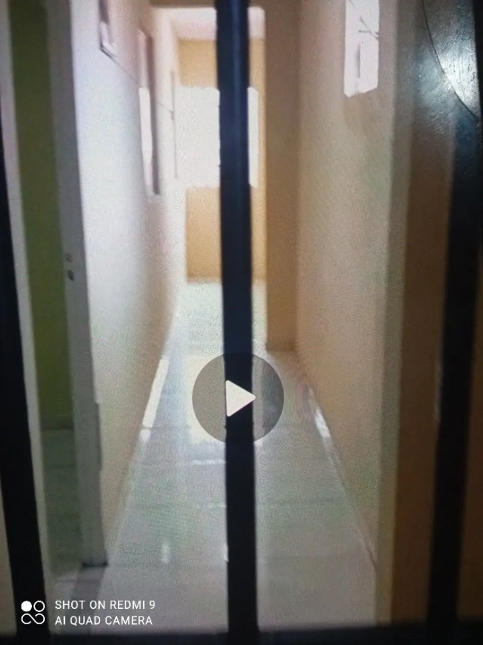 Apartamento pequeno no Montese com 2 quartos