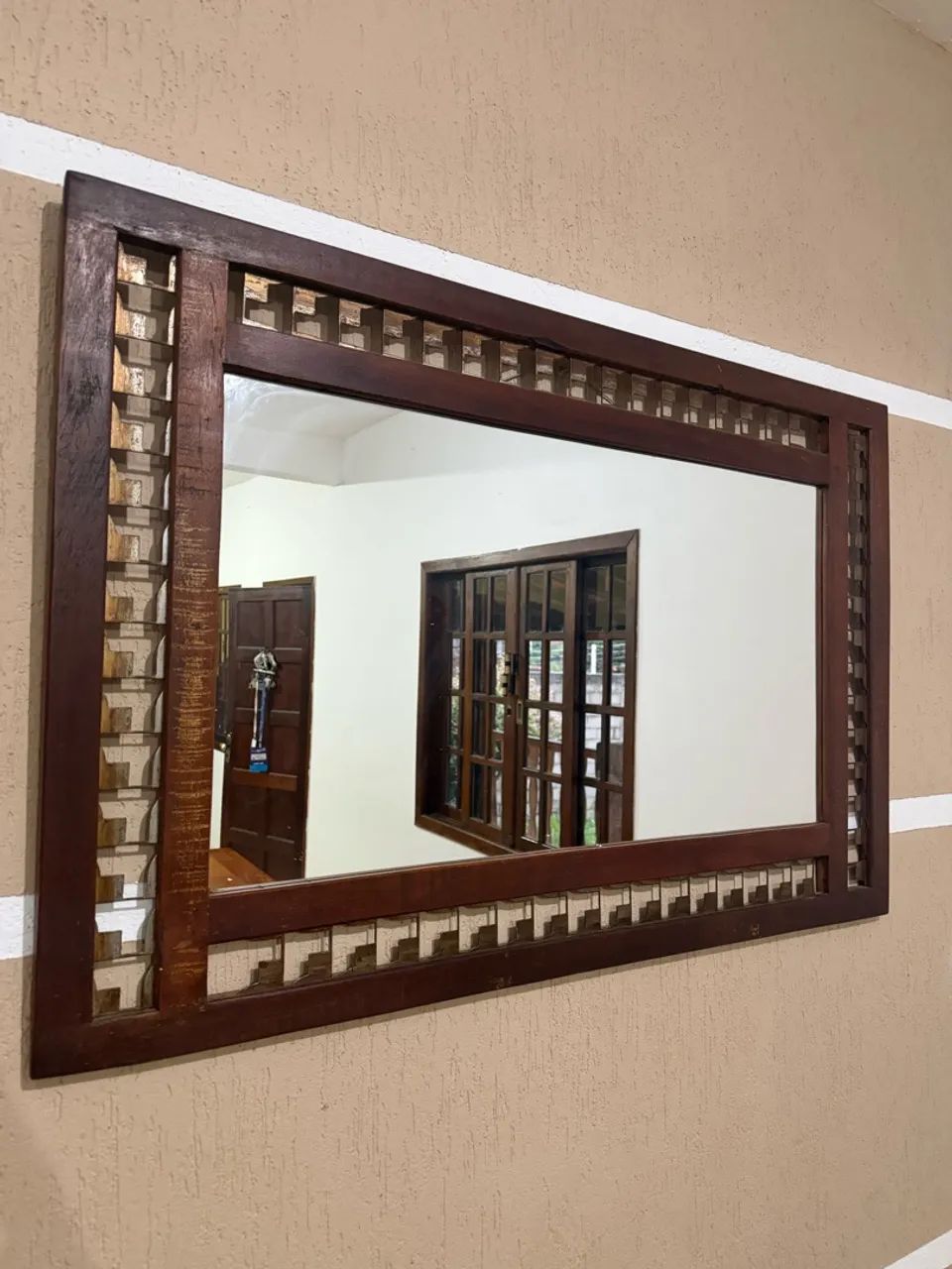 Mesas maciça trabalhada com bancos e espelho - Foto 2