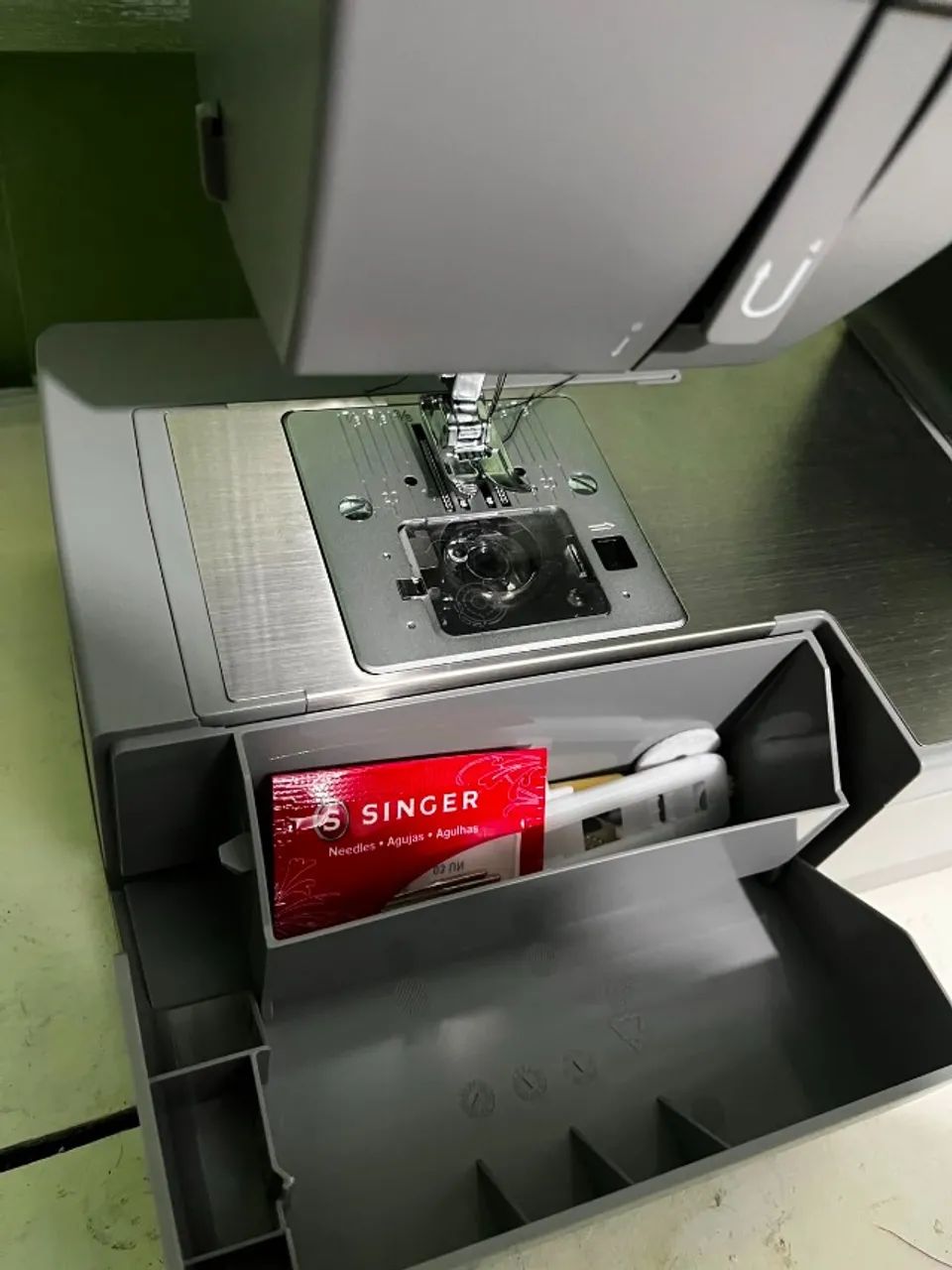 Singer Facilita Pro 4423 - Pouquíssimo Uso + Todos os Acessórios - Foto 3