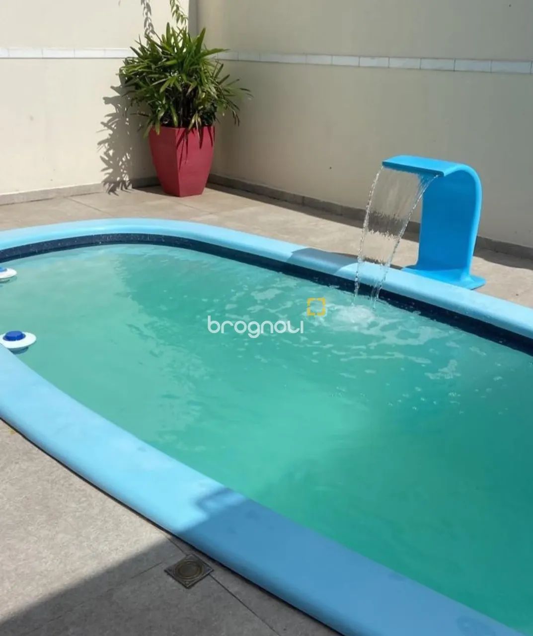 Sobrado com Piscina e Área Gourmet à Venda no Rio Vermelho