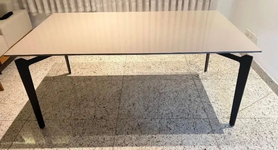 Mesa de jantar retangular 