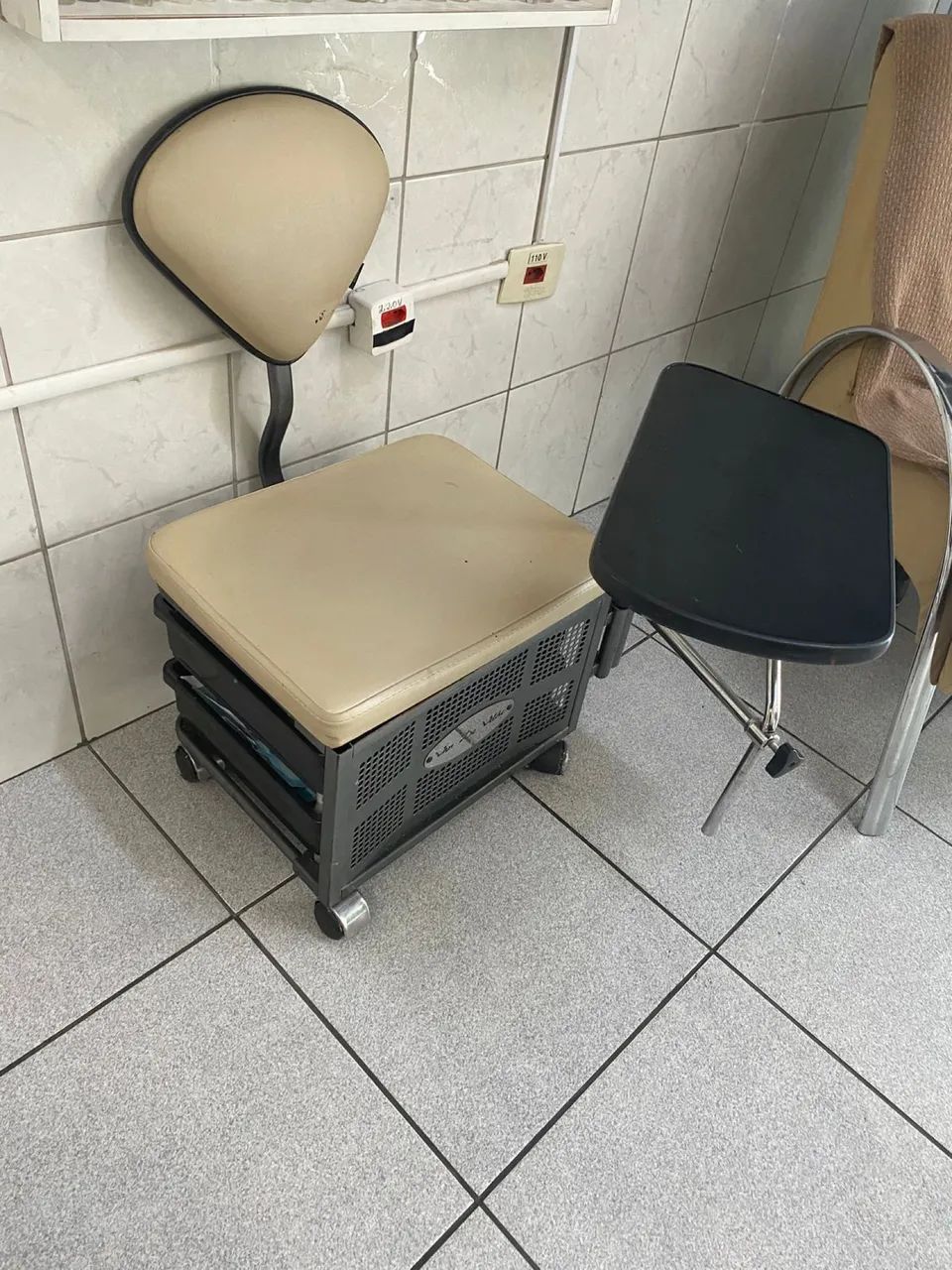 Cadeira Cirandinha de manicure profissional 