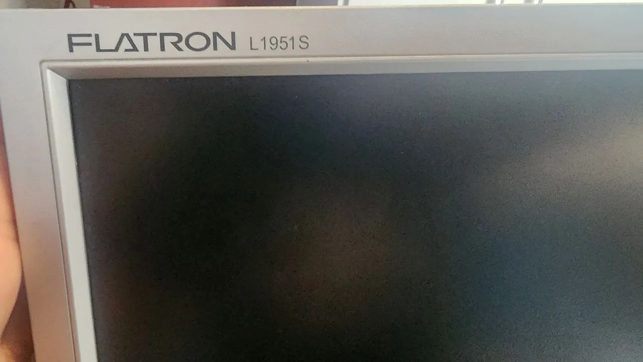monitor LG Flatron L1951S de 19 polegadas.