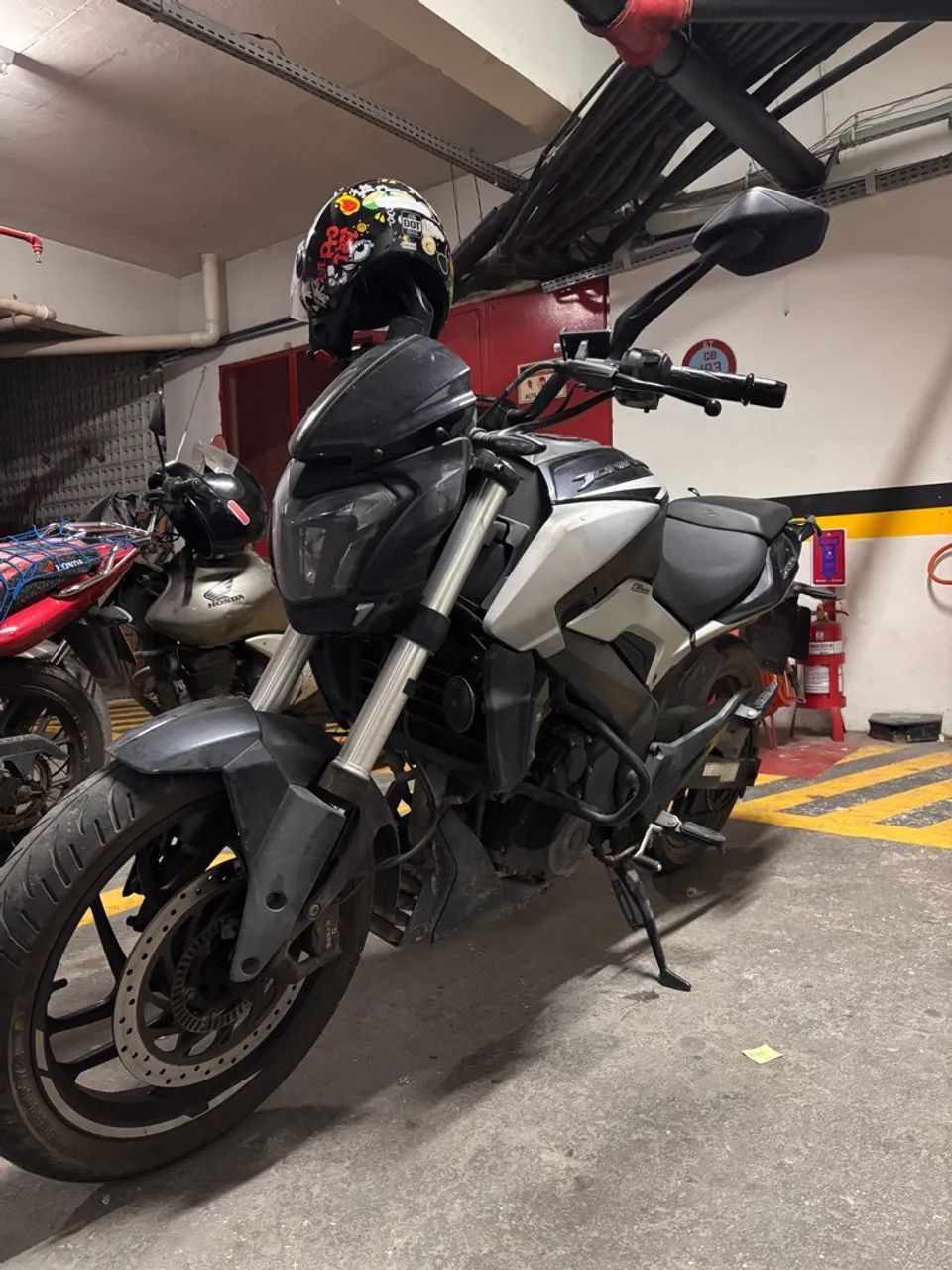 BAJAJ DOMINAR 250 PRETA