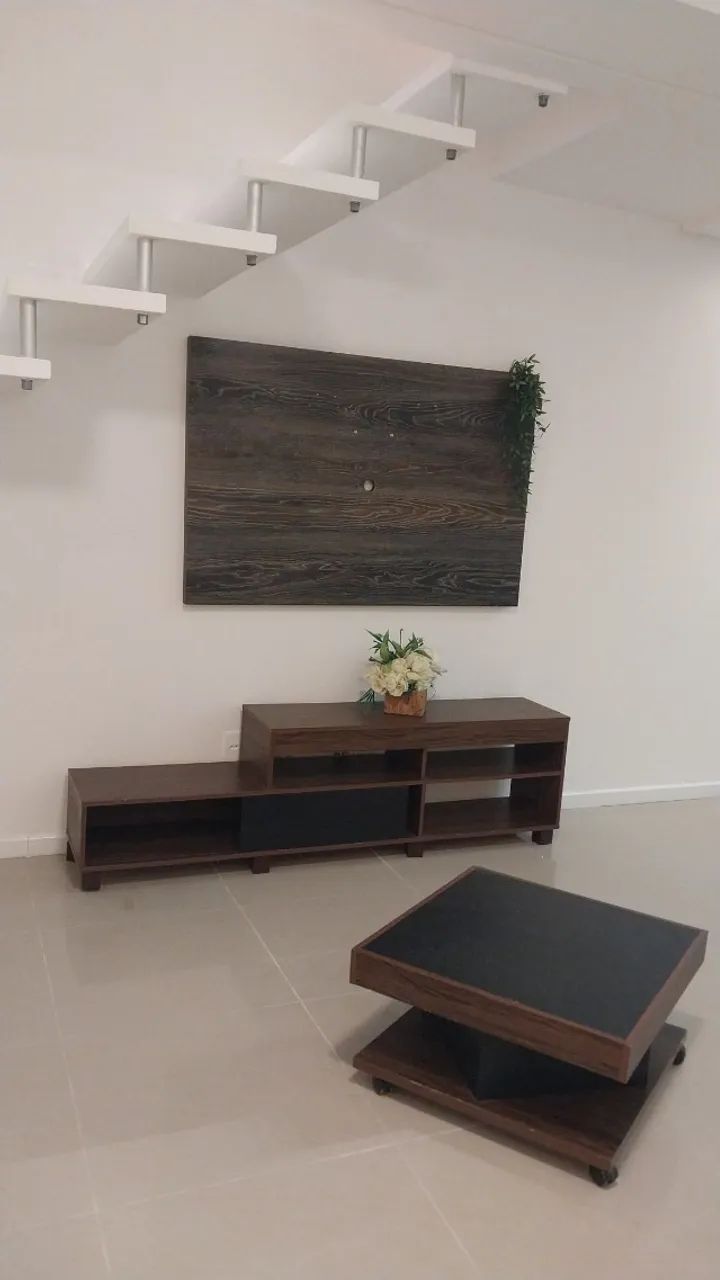 Vendo conjunto para sala de estar. Rack painel e mesinha de centro