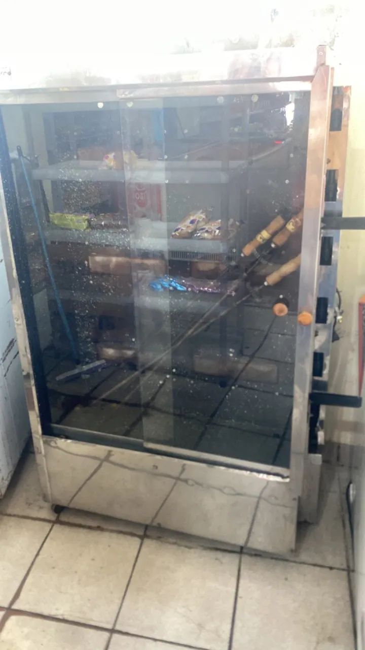 Máquina de frango 4 espeto assada usada funcionando 