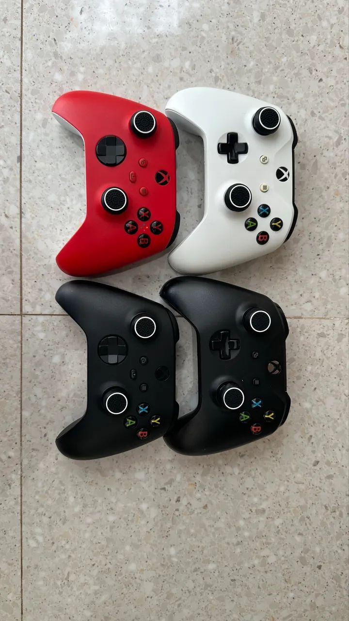 Xbox One X 4 CONTROLES 1Tb  - Foto 3