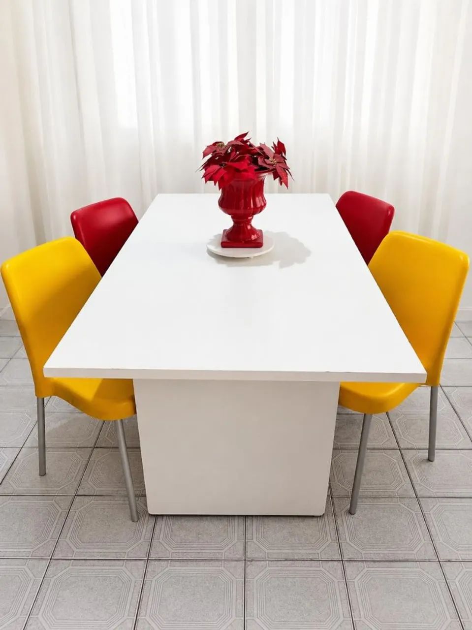 Oportunidades mesa com 4 cadeiras 