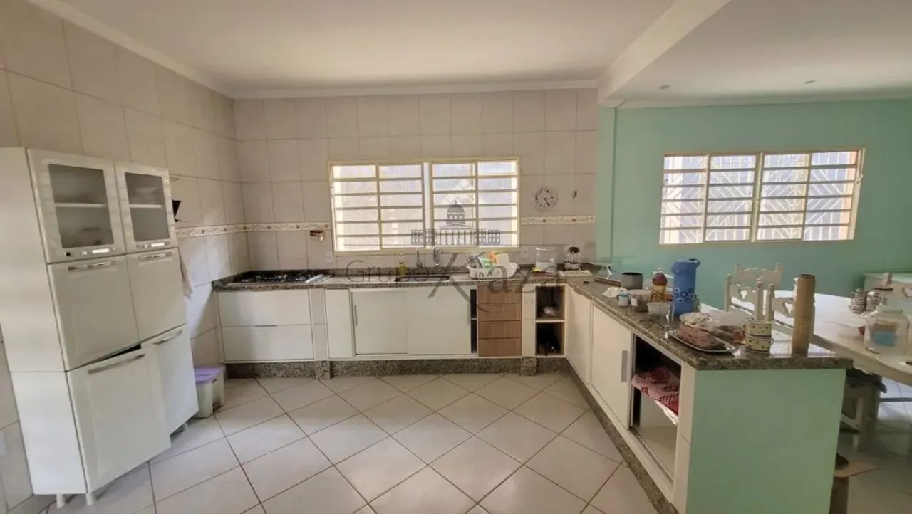 Casa Térrea com Edícula - Chácaras Pousada do Vale - 5 Dormitórios - 160,80m². - Foto 5